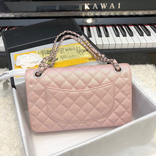 シャネルバッグレプリカ背面デザイン